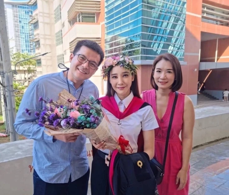 ภาพของ "อะตอม" กับดาราสาว "แตงโม นิดา"