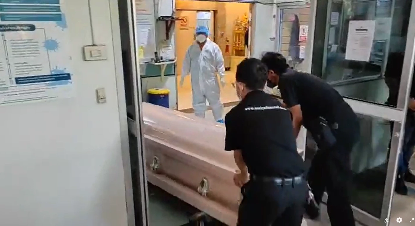 ร่างของแตงโมเดินทางมาถึงสถาบันนิติวิทยาศาสตร์ โรงพยาบาลธรรมศาสตร์รังสิต