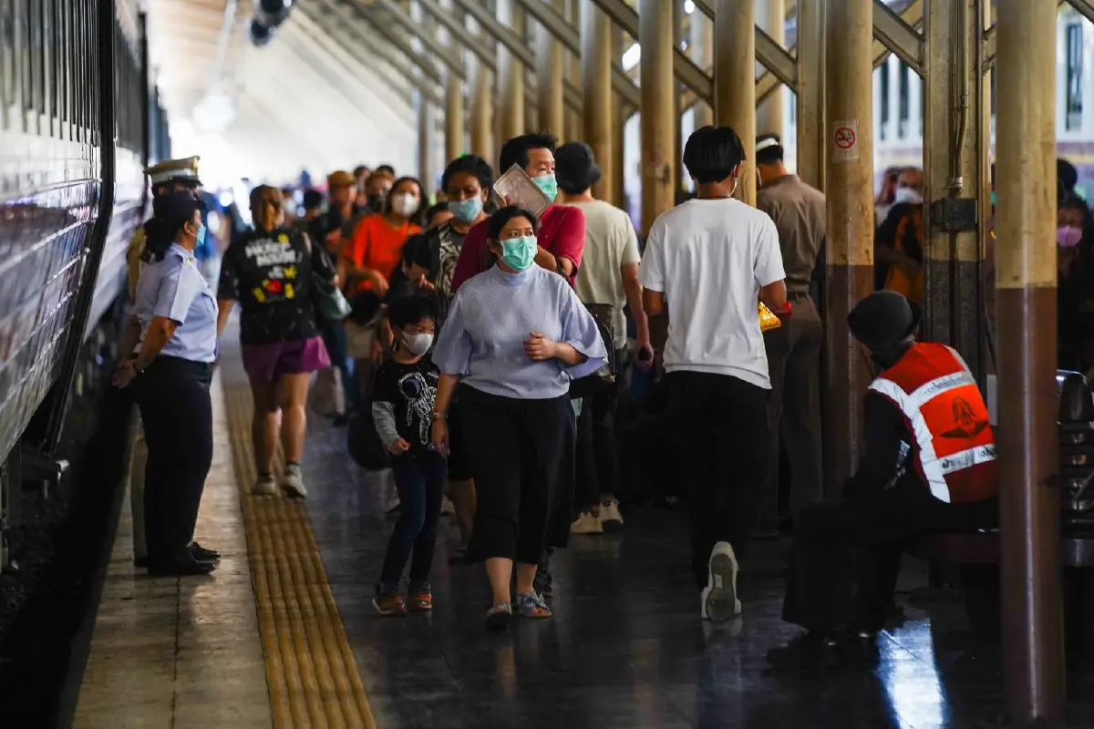 การรถไฟฯ เพิ่มตู้โดยสาร จัดขบวนรถพิเศษ รองรับเดินทางสงกรานต์วันละแสนคน