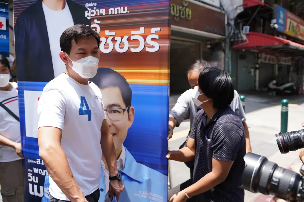 ศ.ดร.สุชัชวีร์ สุวรรณสวัสดิ์ ผู้สมัครผู้ว่าฯ กทม. หมายเลข 4 พรรคประชาธิปัตย์ ได้ลงพื้นที่ 