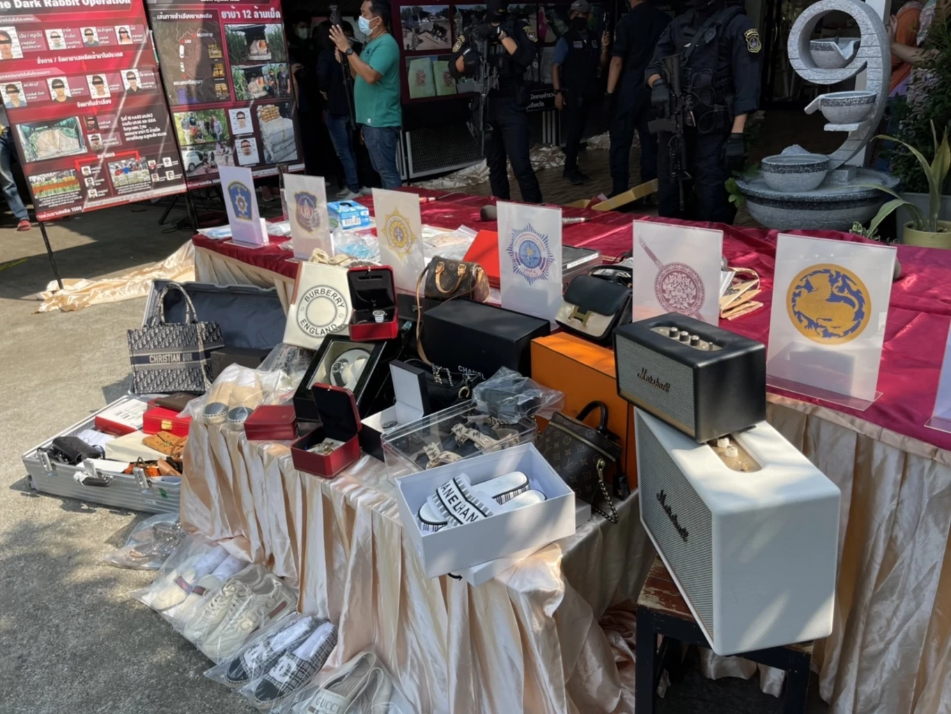 รวบผู้สั่งการเครือข่ายยาเสพติดรายใหญ่ภาคกลาง ขายเสื้อผ้าออนไลน์บังหน้า