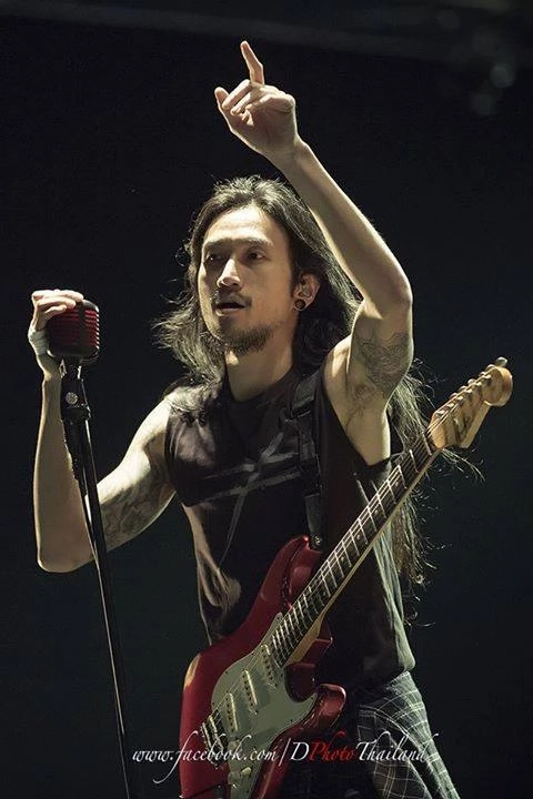 ตูน บอดี้สแลม รับปริญญากิตติมศักดิ์ สาขาวิชาดนตรีสากล ม.รามคำแหง