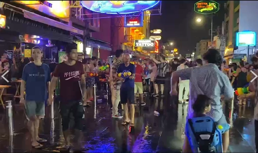 บรรยากาศสงกรานต์ ถนนข้าวสาร