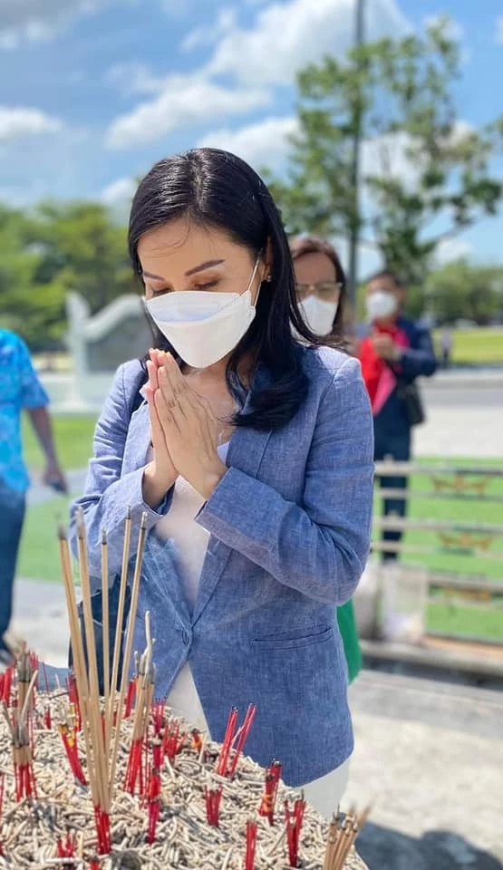 “นฤมล” ทำบุญรับราหู พร้อมเปิดเลขมงคล รับวันหวยออก ลิงก์ชมสดออกหวยงวดนี้