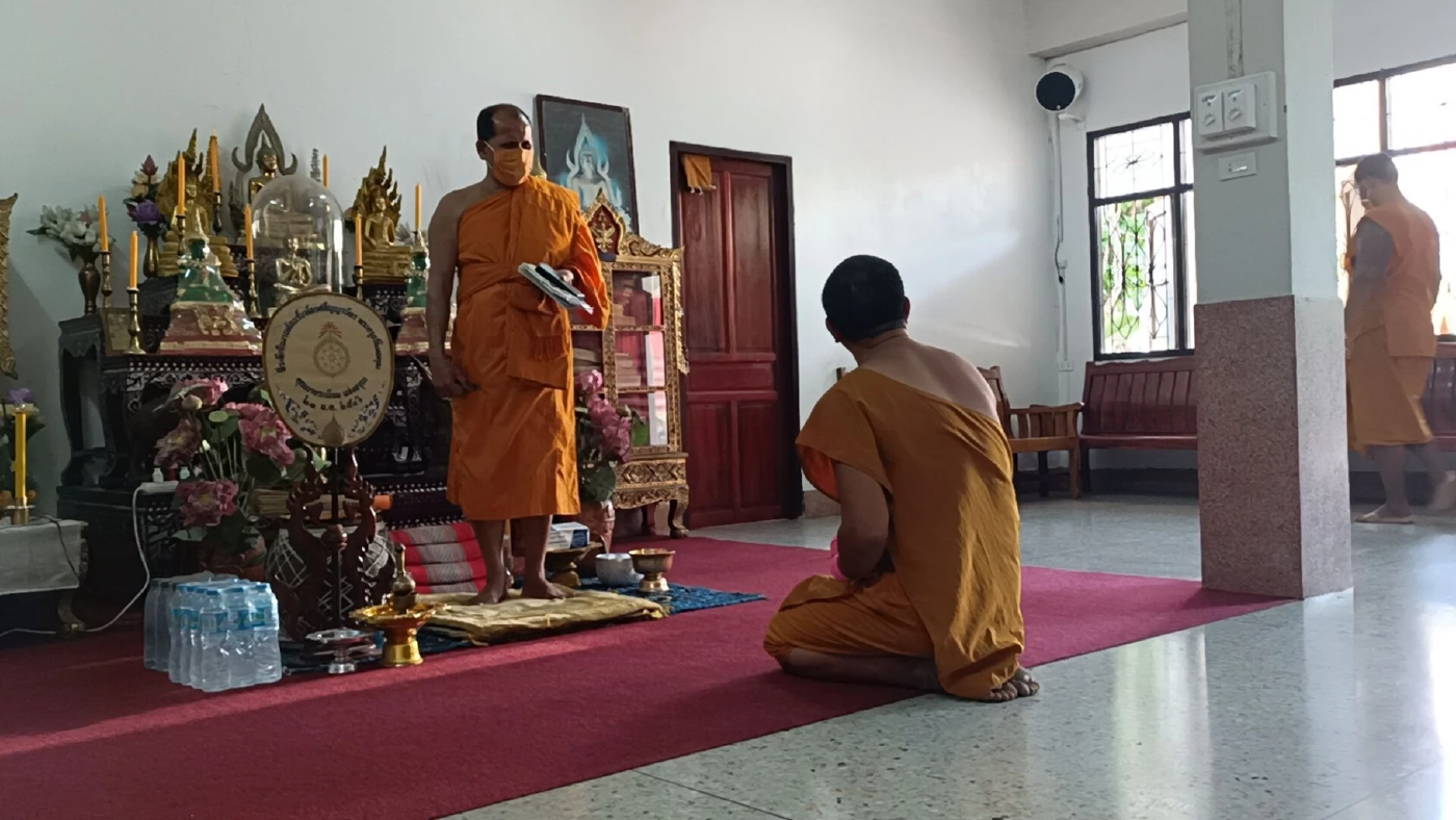 จับสึกแล้ว พระเมาฉลองสงกรานต์ หลับคาผ้าเหลือง