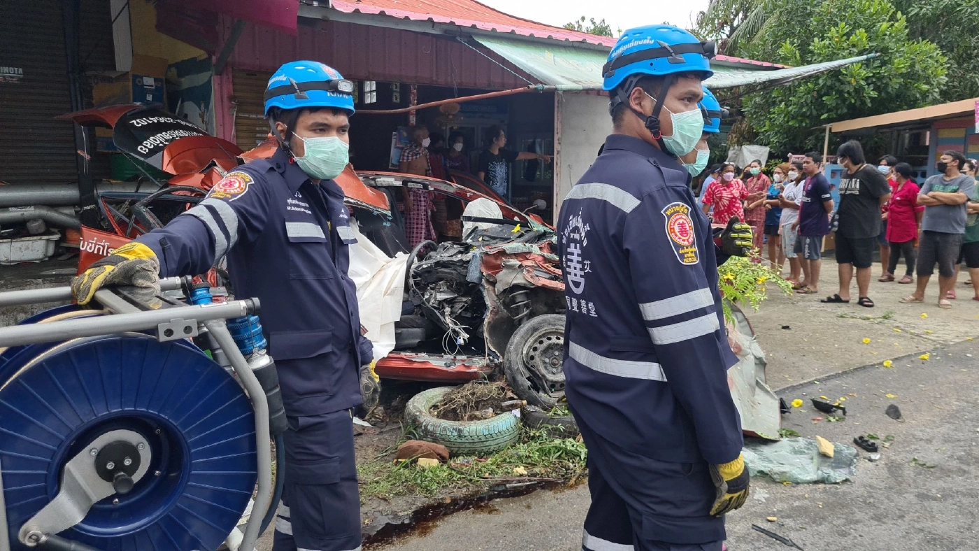 วินาทีอุบัติเหตุชน 3 คันรวด