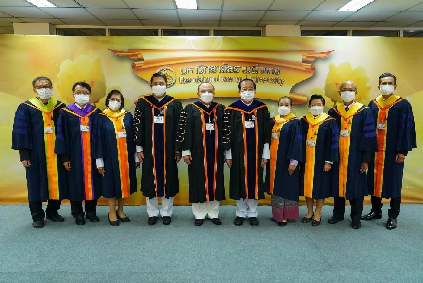 ตูน บอดี้สแลม รับปริญญากิตติมศักดิ์ สาขาวิชาดนตรีสากล ม.รามคำแหง