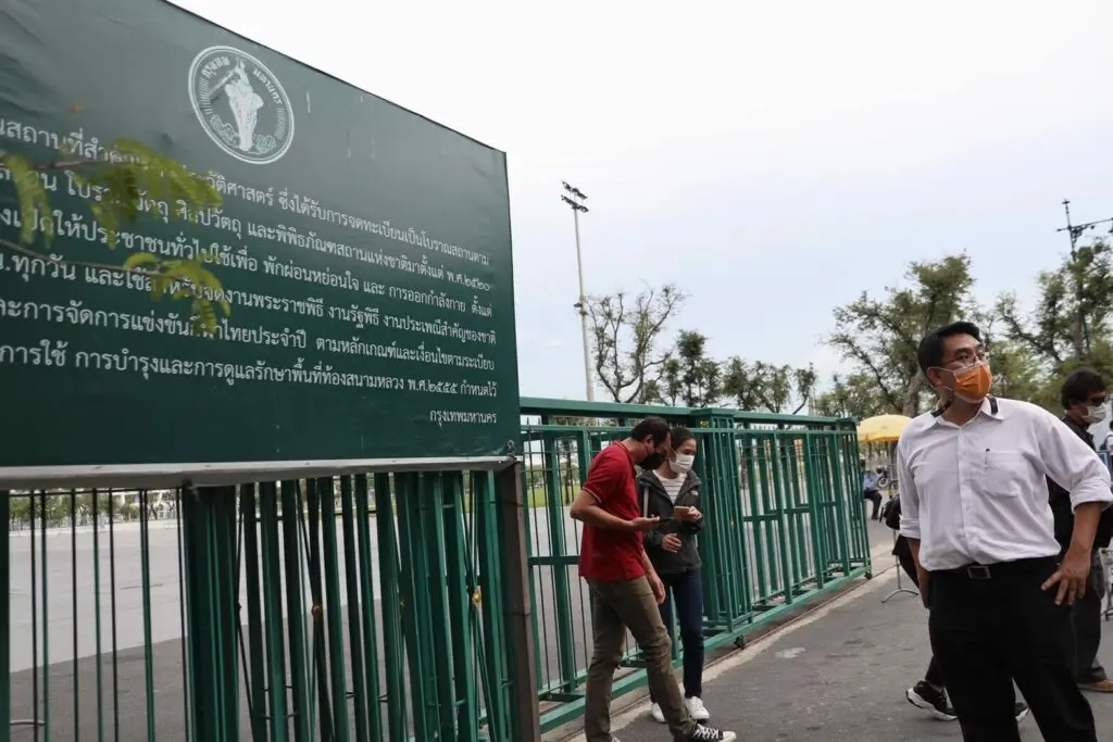 กทม.ยัน สนามหลวง เปิดให้ประชาชนใช้ปกติ ไม่มีการปิดกั้น
