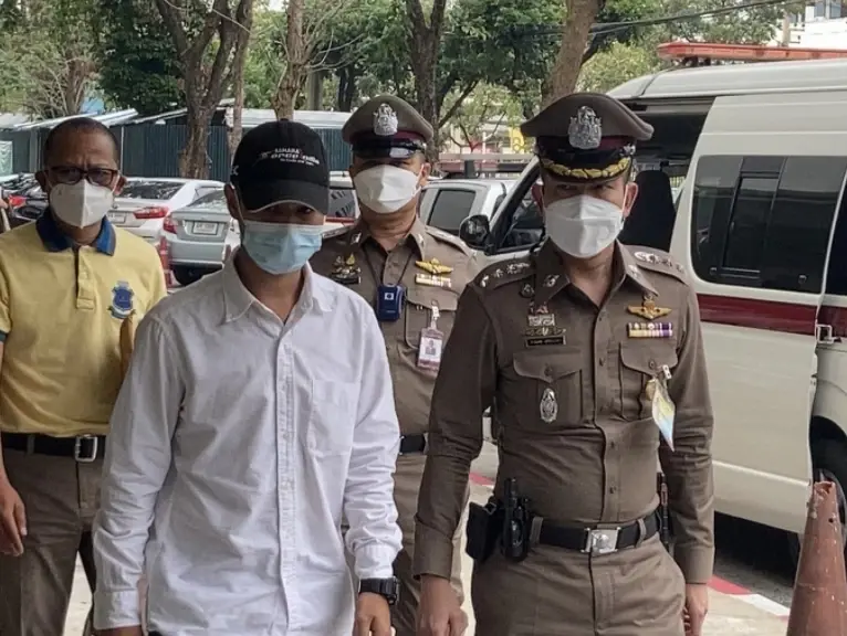 รวมโทษแล้วจำคุก 1 ปี 15 วัน และปรับ 4,000 บาท