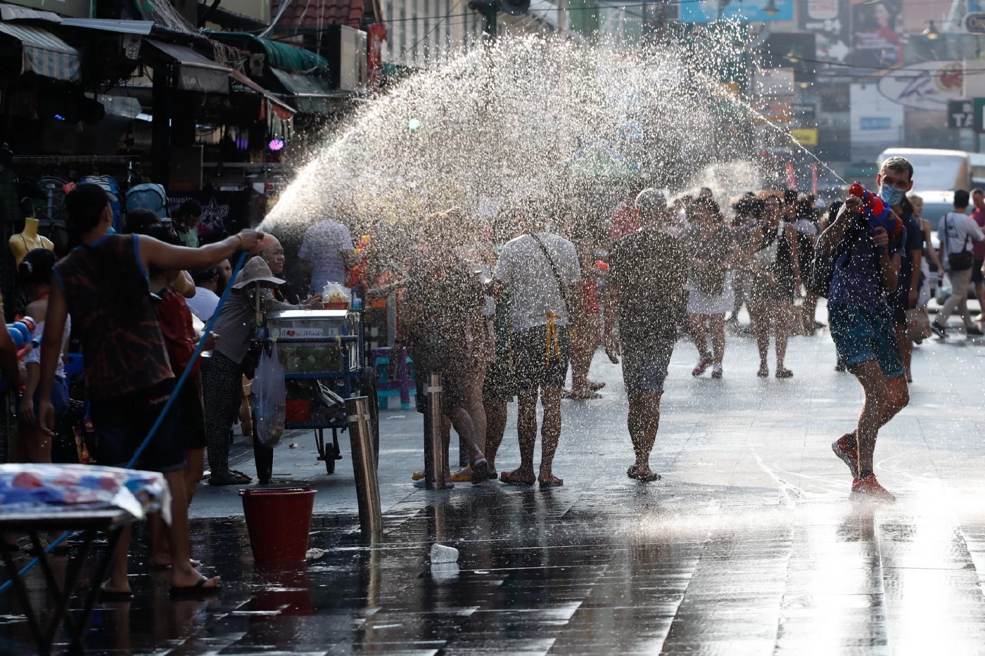 หมอธีระ เผยผลวิเคราะห์วัคซีน mRNA เข็ม 3 จำเป็นหรือไม่ ป้องกันโควิดนานแค่ไหน