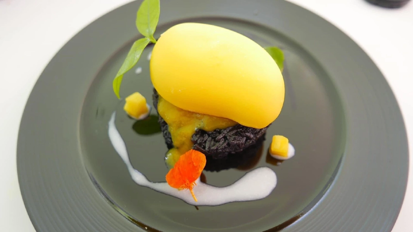 กาตาร์ แอร์เวย์ส ฉลองครบรอบ 25 ปี สานต่อเมนูอาหารไทยกับเชฟเอียน