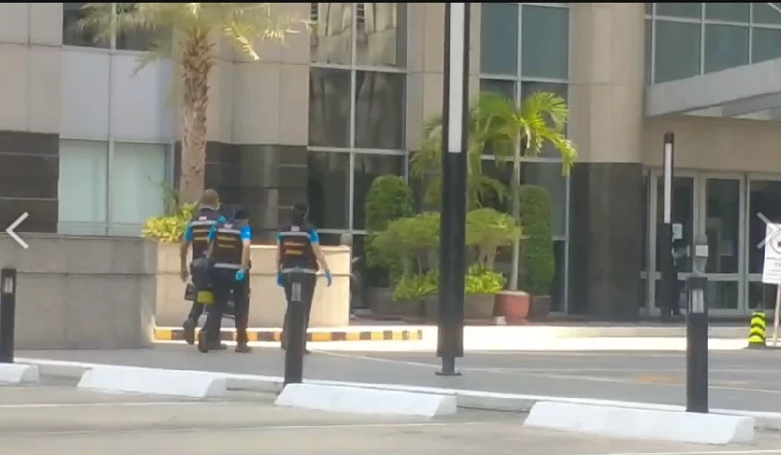 พฐ.เข้าเก็บหลักฐานที่พักและสำนักงานนายปริญญ์