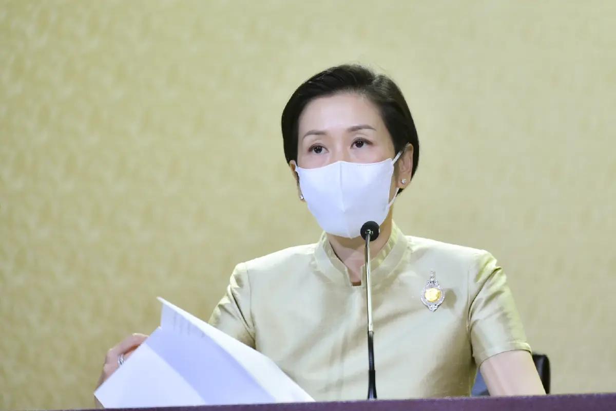 รัชดา ธนาดิเรก รองโฆษกประจำสำนักนายกรัฐมนตรี