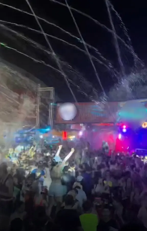 ผงะ! ร้านเหล้าจัดปาร์ตี้สงกรานต์ "เล่นน้ำ" จัดเต็มไม่กลัวโควิดระบาด