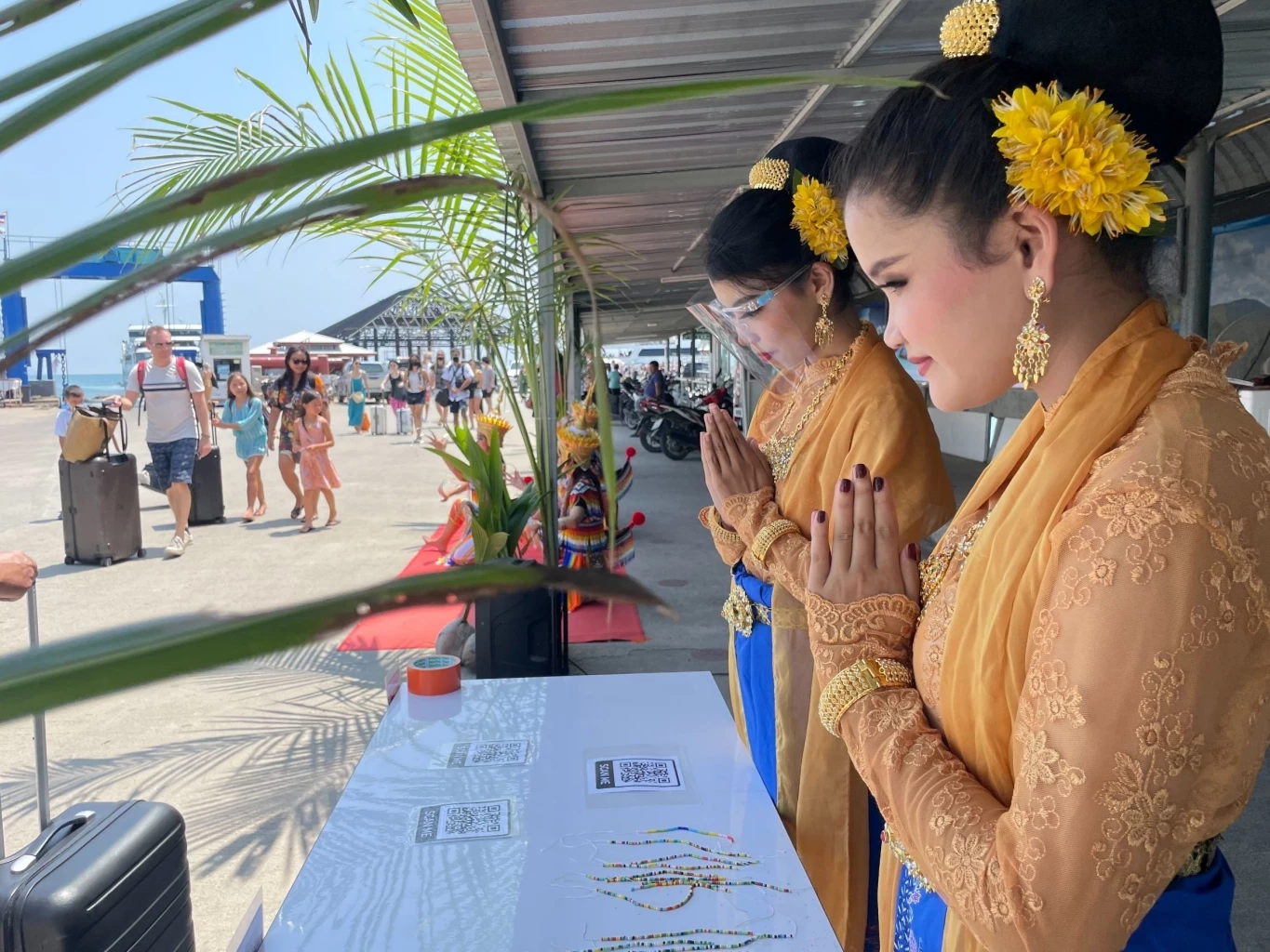 นักเที่ยวเกาะพะงัน งง! บังคับฟูลมูนครึ่งคืน