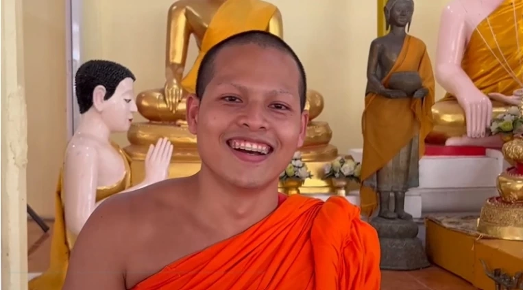 พระมหาศรนรินทร์ ธมฺมนรินฺโท หรือ หลวงพี่โจ พระผู้ช่วยเจ้าอาวาสวัดไร่พรุ