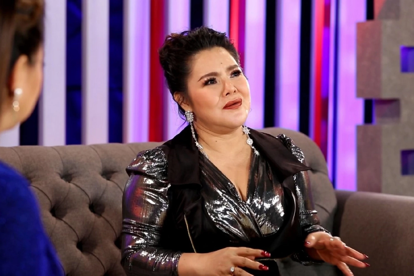 แฟนคลับเป็นห่วง "ฮาย อาภาพร" หน้าตาปูดบวมโดนต่อต่อย