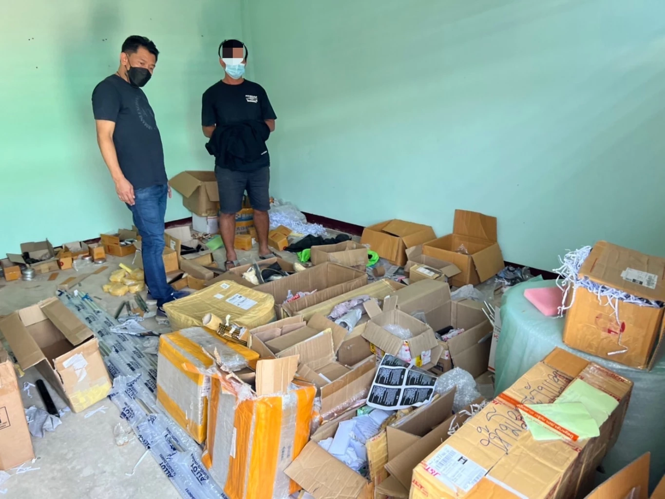 ดส. บุกรวบ 2 หนุ่มใหญ่ เรียนยูทูปผลิตปืนPCP ขายออนไลน์