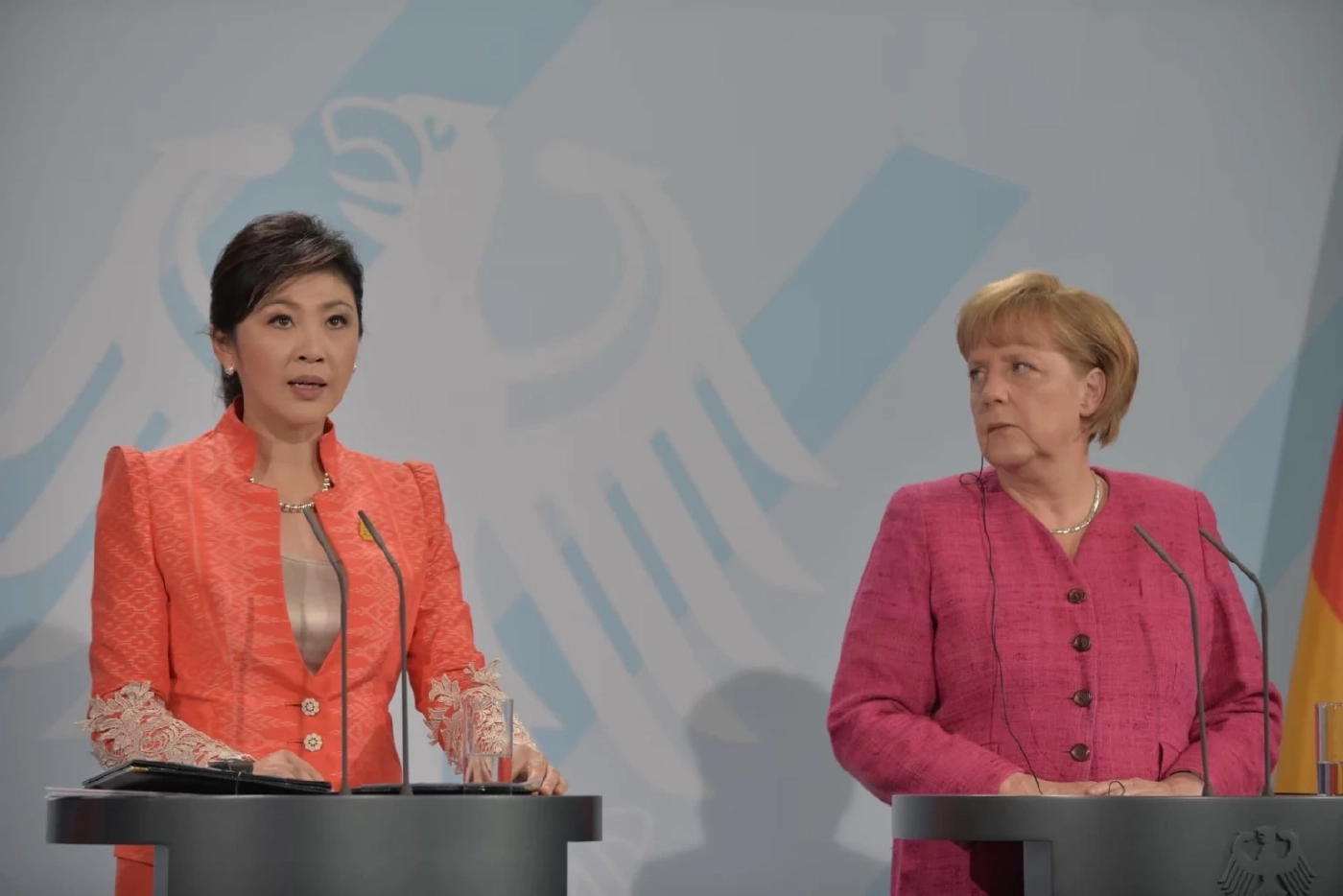 “ยิ่งลักษณ์” โชว์ภาพสวมผ้าไทยพบผู้นำ ขอบคุณ “พี่โทนี่” พูดชัด “Soft Power”