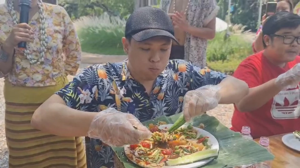 แข่งกินส้มตำทุเรียนชิงรางวัลทุเรียน10 กิโลกรัม