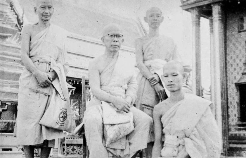 เปิดประวัติ  เสฐียรพงษ์ วรรณปก สามเณร 9 ประโยครูปแรก ในรัชสมัย ร.๙