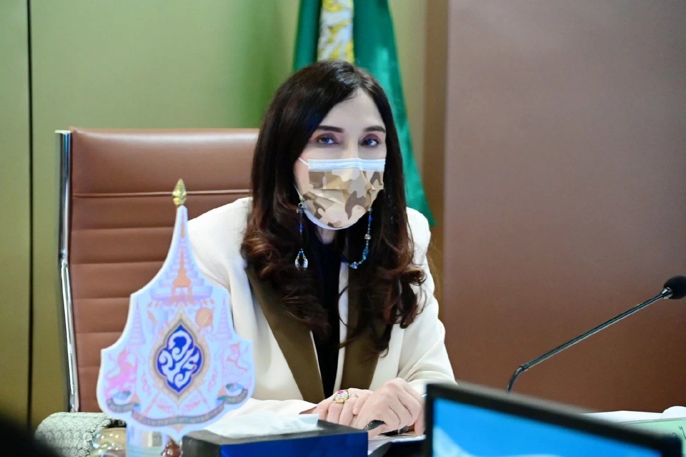 น.ส.มนัญญา  ไทยเศรษฐ์  รมช.เกษตรและสหกรณ์ ถกแก้ปัญหาทุจริตสหรณ์ออมทรัพย์เกษตรฯ