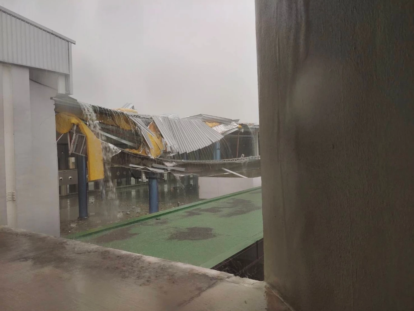 ระทึก! อ้างกำแพงอาคารส่วนต่อเติม "สนามบินดอนเมือง" ทรุดตัว ไร้บาดเจ็บ