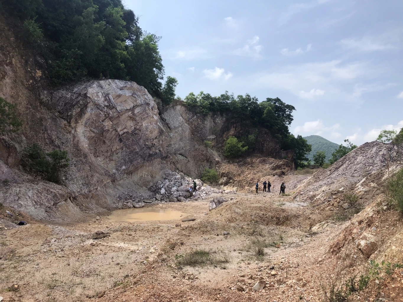 บุกรุกพื้นที่ป่าเขาน้อย อ.สิงหนคร