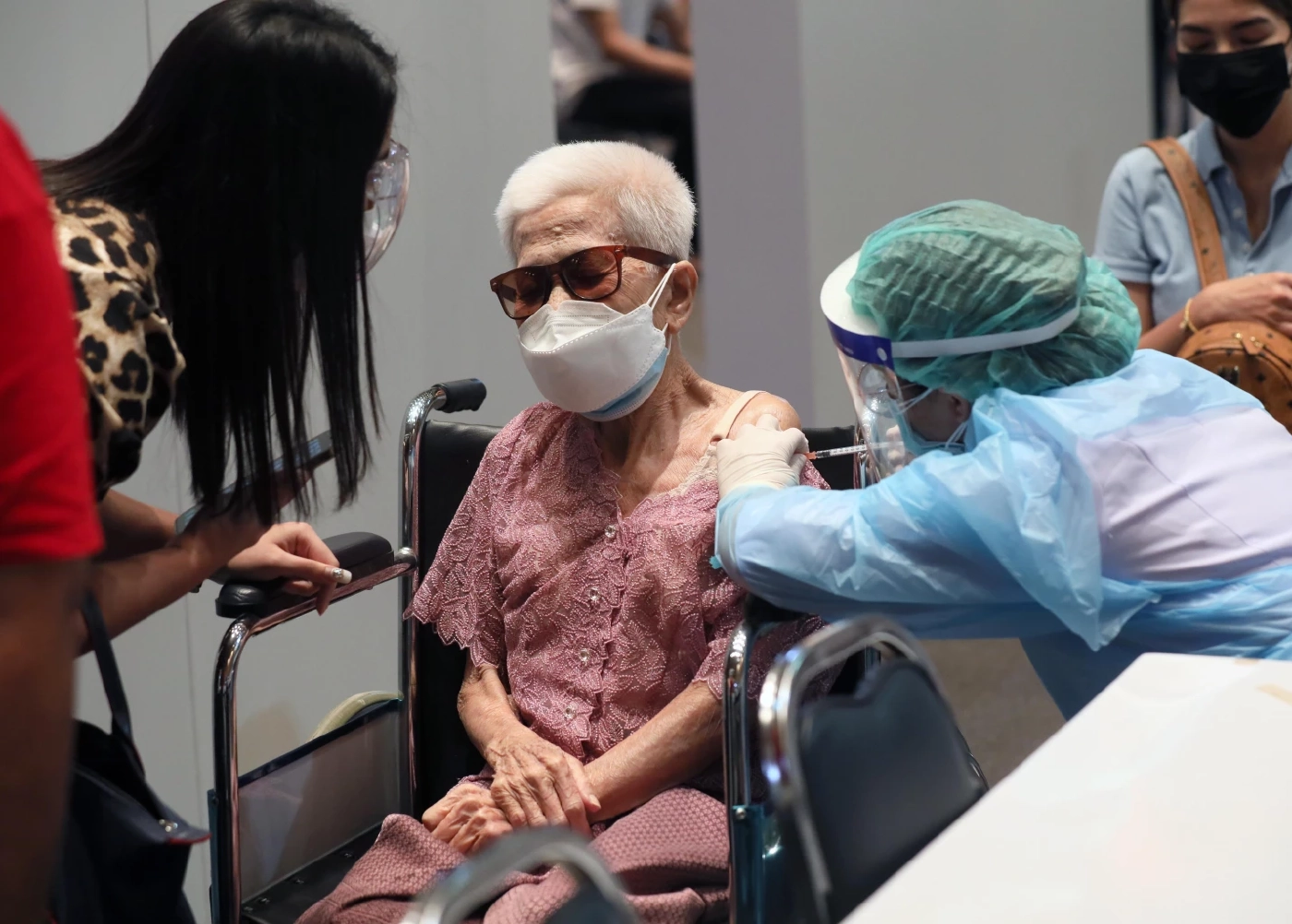 เร่งระดมฉีดวัคซีนไข้หวัดใหญ่ในกลุ่มผู้สูงอายุ