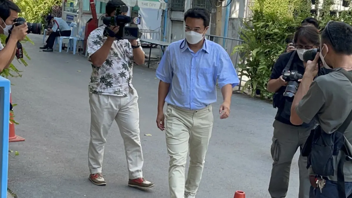 นายปริญญ์ พานิชภักดิ์ อดีตรองหัวหน้าพรรคประชาธิปัตย์ 