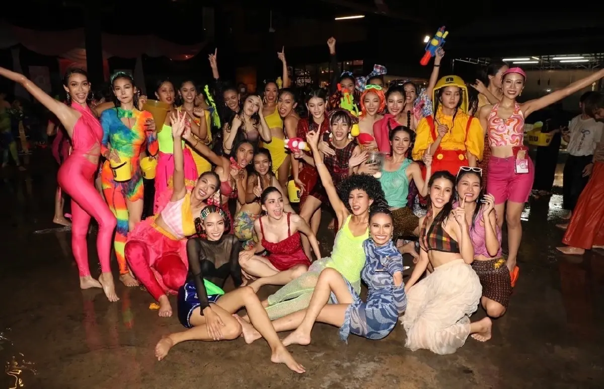 ก็สาดไปเลยสิคะ 77 สาวงาม "มิสแกรนด์" จัดเต็มชุดแซ่บเล่นน้ำสงกรานต์