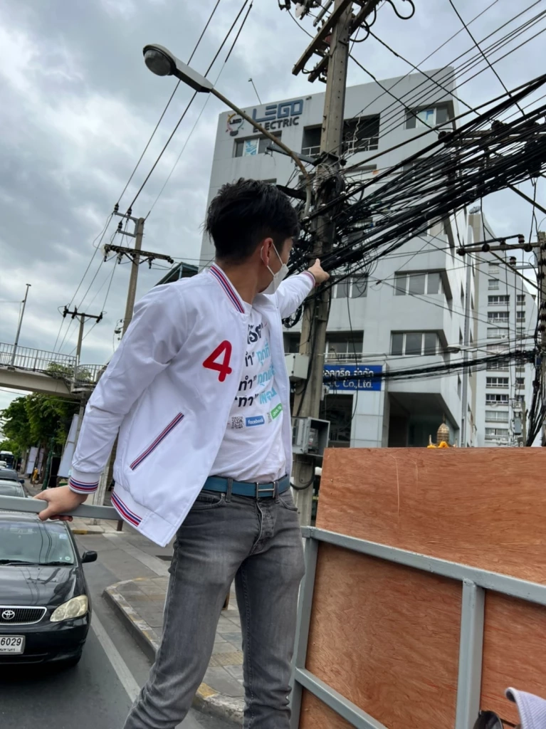 ผู้สมัคร ส.ก. เขตธนบุรี พปชร. มุ่งผลักดันนำสายไฟสายเคเบิ้ลลงใต้ดิน