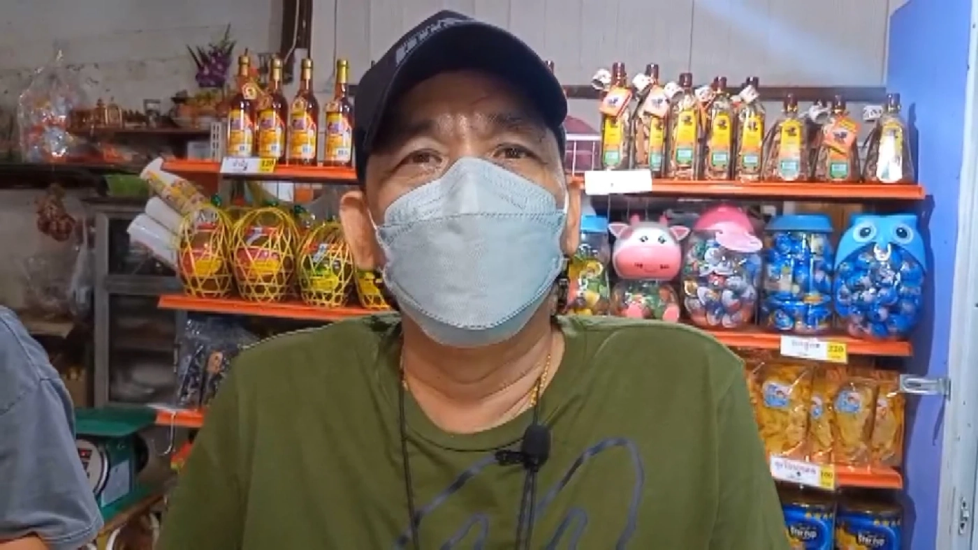 ร้านของฝากซบเซา หนุ่มสาวโรงงาน 'เมิน' ซื้อ