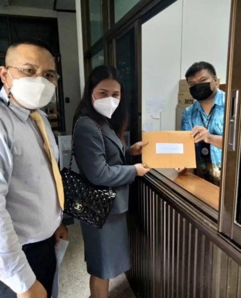 "จุรีพร"ลัดฟ้าจากขอนแก่นคืนรองเท้าแบรนด์เนม
