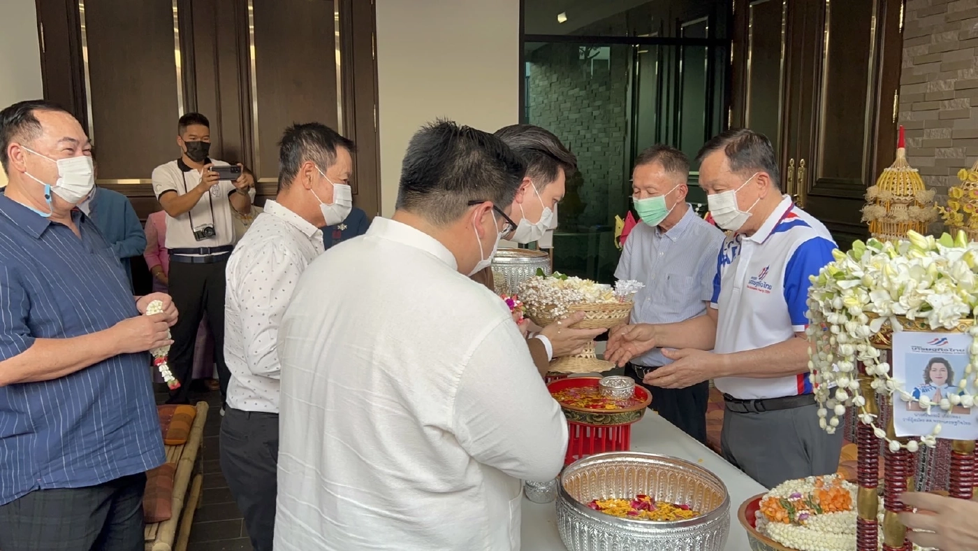 "บิ๊กน้อย"เปิดบ้านรดน้ำอวยพรชื่นมื่นย้ำส.ส.ทำงานเพื่อชาติต้องเสียสละ