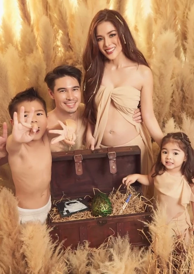 แห่แสดงความยินดี &quot;ลิเดีย&quot; โชว์ถ่ายรูปครอบครัว ประกาศท้องลูกคนที่ 3 