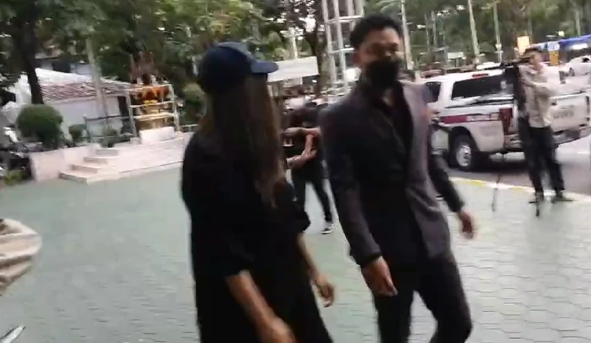 ทนายตั้ม พาผู้เสียหายแจ้งความเอาผิดนักการเมืองใหญ่ข่มขืน