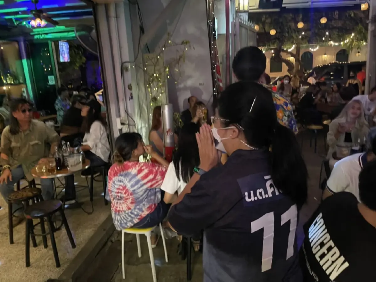 "ศิธา" ลุยหาเสียงถนนข้าวสาร ชูปลดล็อก กม. ขวางการทำมาหากินของ ปชช.