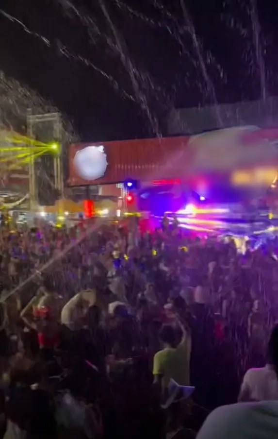 ผงะ! ร้านเหล้าจัดปาร์ตี้สงกรานต์ "เล่นน้ำ" จัดเต็มไม่กลัวโควิดระบาด