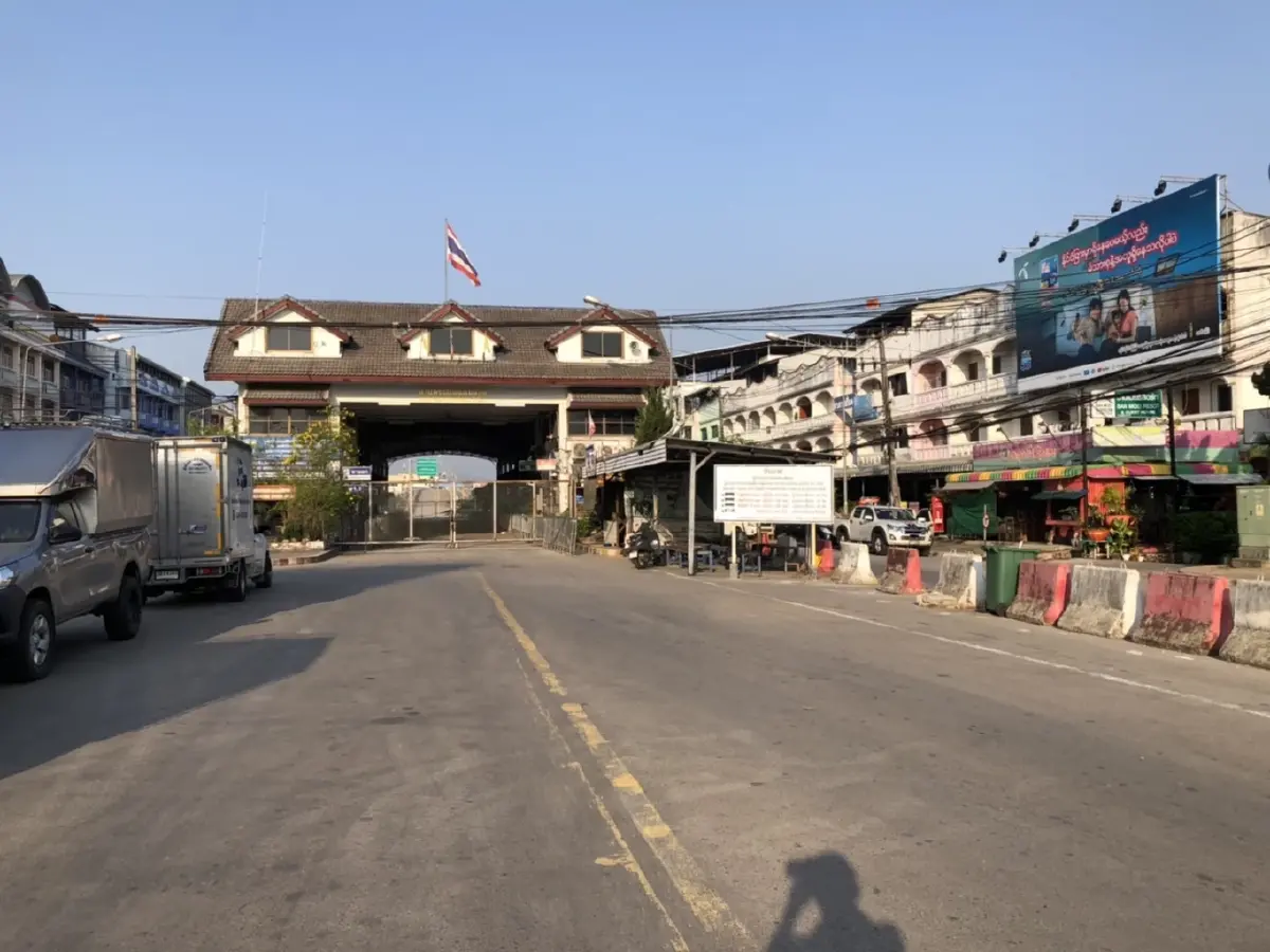 เหตุระเบิดคาร์บอม ที่บริเวณด่านพรมแดนเมียวดี - แม่สอด เชิงสะพานมิตรภาพไทย - เมียนมา