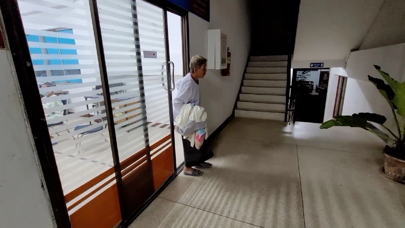 บุกช่วย 3 ชีวิตถูกร่างทรงกักขังทุบตียายเรียกเงินแสน