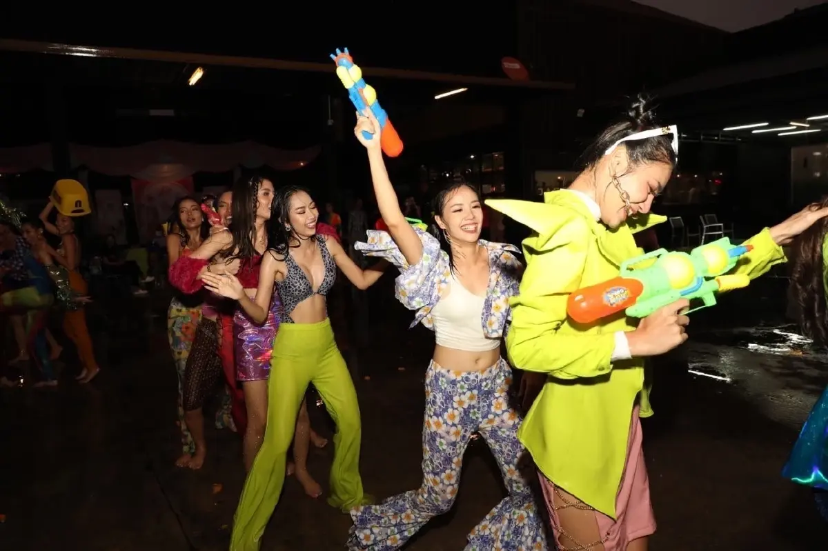 ก็สาดไปเลยสิคะ 77 สาวงาม "มิสแกรนด์" จัดเต็มชุดแซ่บเล่นน้ำสงกรานต์