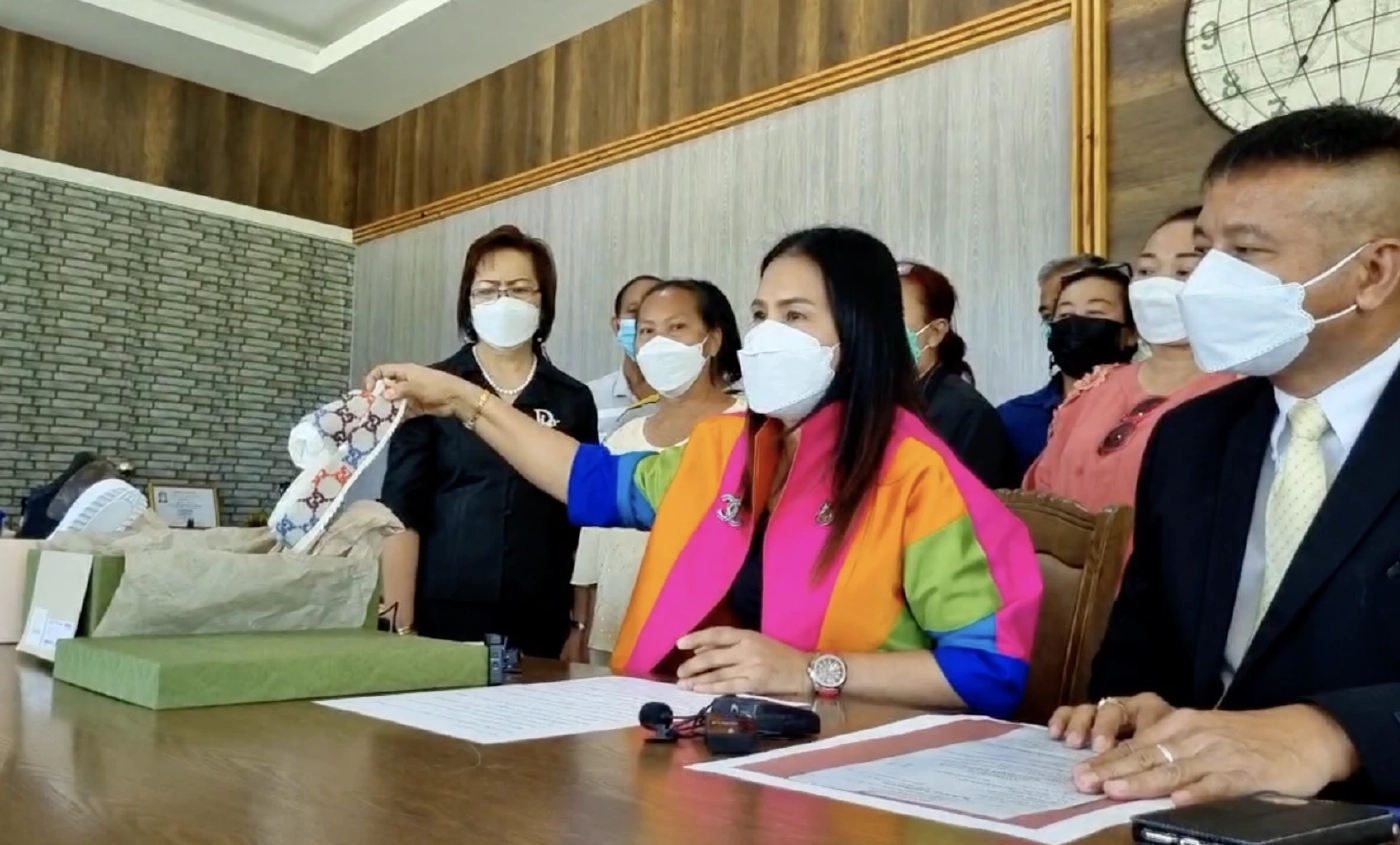 "จุรีพร" พลาด รับรองเท้า Gucci จาก "กิ๊ก" เกิน 3 พันบาท ทั้งที่เป็นขรก.การเมือง