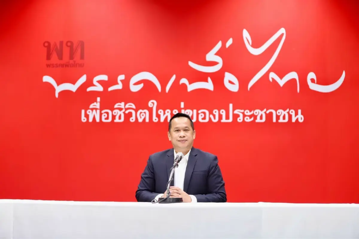 นายอนุสรณ์ เอี่ยมสะอาด รองเลขานุการคณะกรรมการยุทธศาสตร์และทิศทางการเมืองพรรคเพื่อไทย