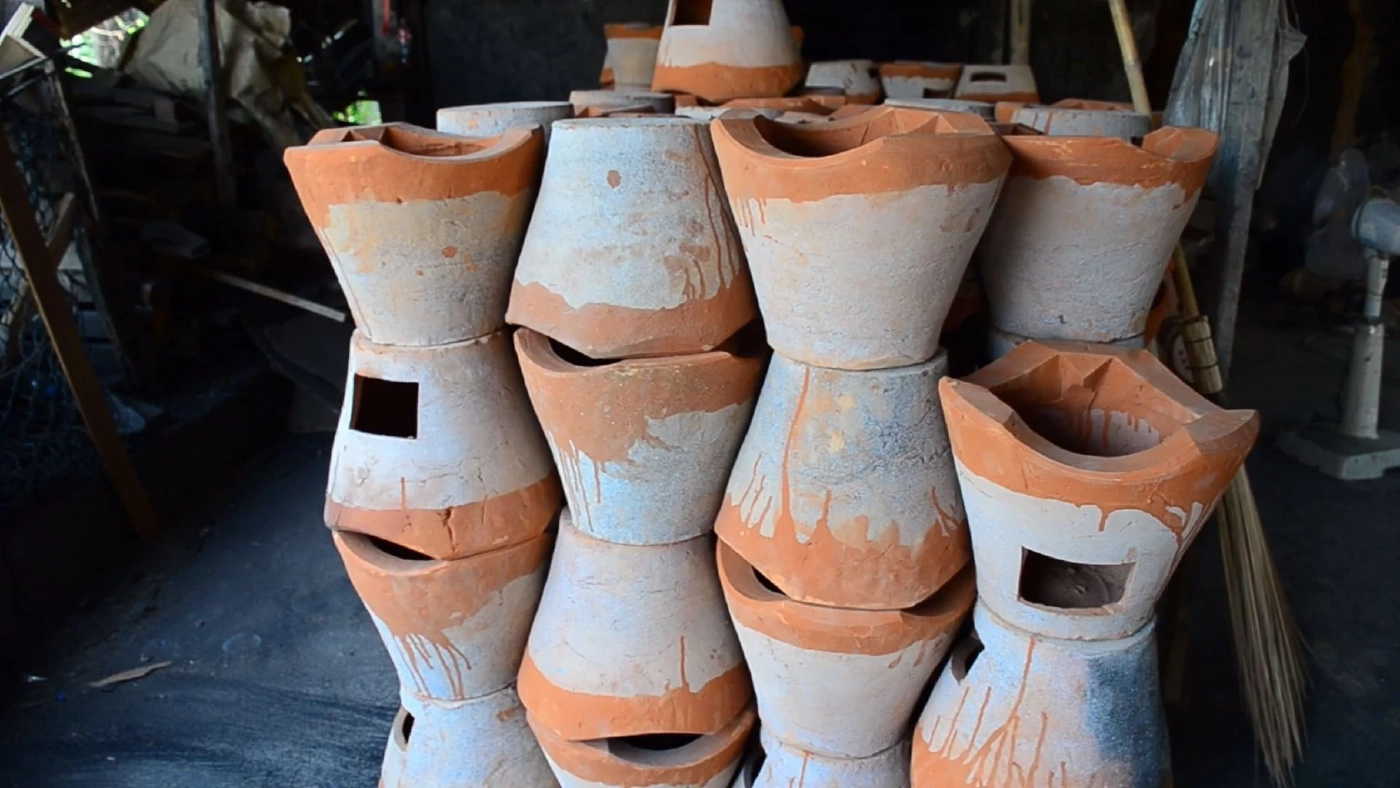 ปั้นไม่ทันขาย! 'เตาอั้งโล่' ออเดอร์พุ่ง เหตุน้ำมันแพง