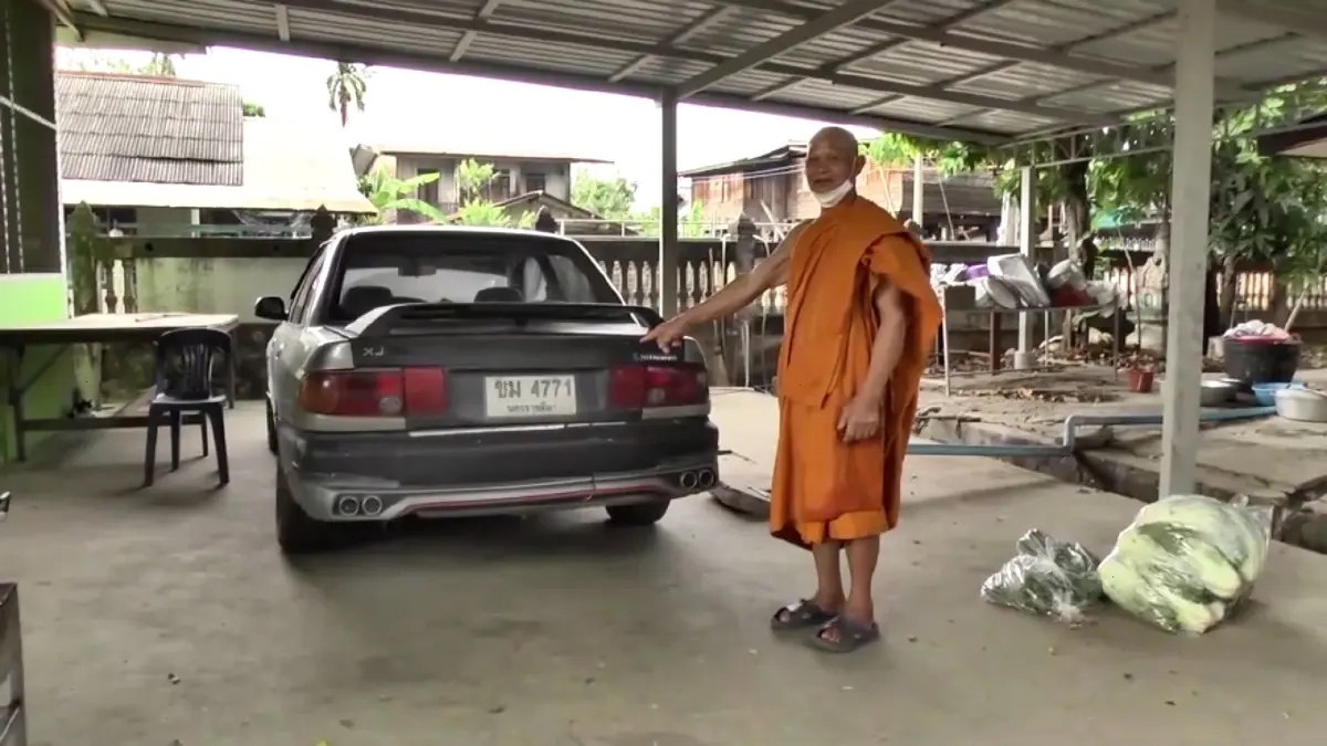 ชาวบ้านแฉพฤติกรรมพระนอนเมาอัณฑะโผล่เมาสุราประจำ