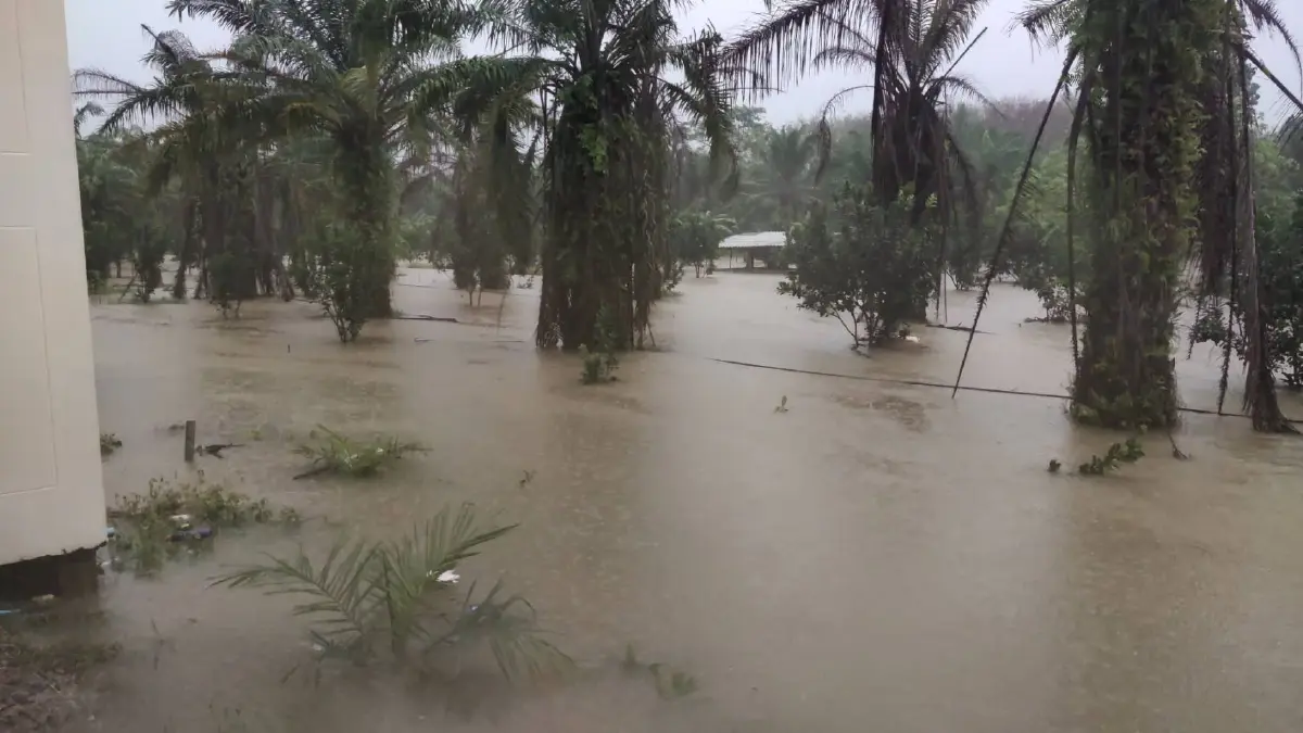 ฝนถล่ม 3 วันติด น้ำป่าหลากท่วมเป็นวงกว้าง