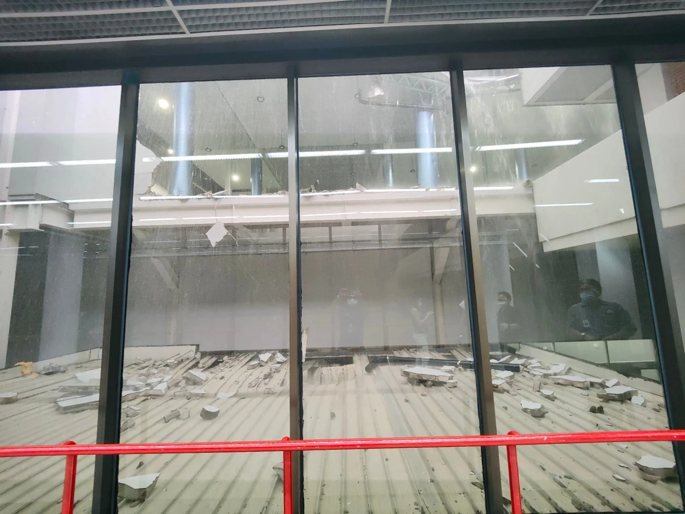 ระทึก! อ้างกำแพงอาคารส่วนต่อเติม "สนามบินดอนเมือง" ทรุดตัว ไร้บาดเจ็บ