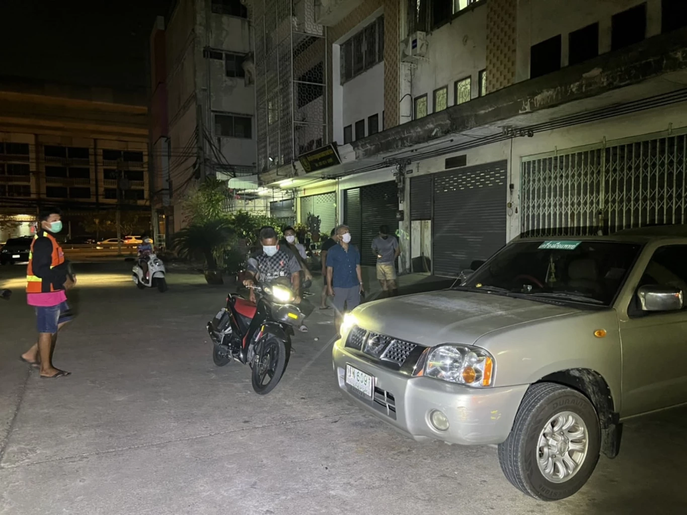 หนุ่มกราฟิกเครียดปัญหาชีวิต คิดสั้นกระโดดจากชั้น 3 ก่อนวิ่งให้รถเมล์ชนดับ