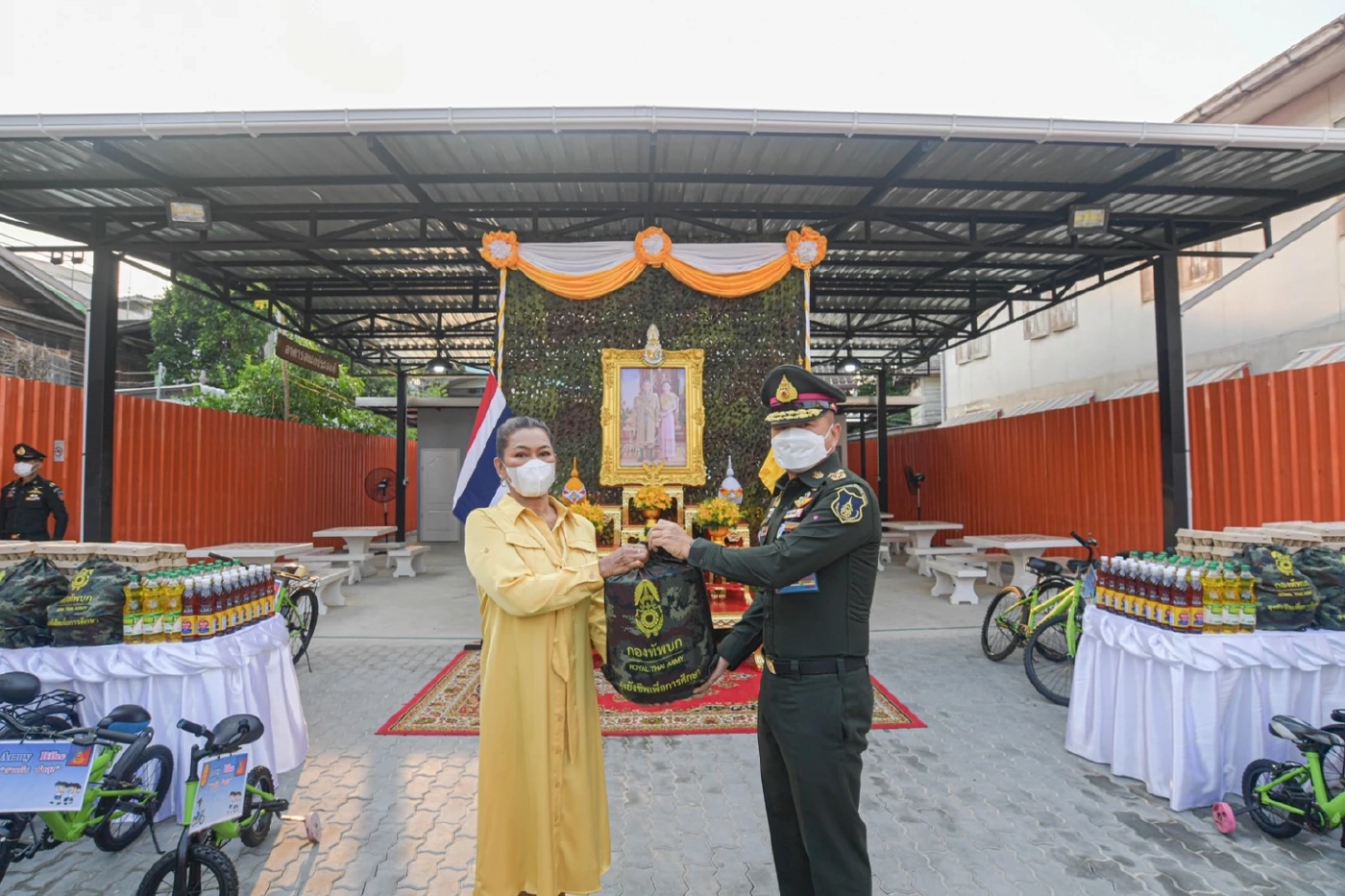 ผู้บัญชาการทหารบก ส่งมอบสวนหย่อมใจกลางชุมชนสุโขทัย ( Pocket Park ) ความร่วมมือ สวนนงนุชพัทยา และ บริษัท แอ๊บโซลูท คลีนเอ็นเนอร์จี้ จำกัด (มหาชน)